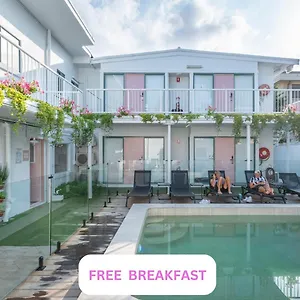 Hostal Surf Boutique Backpackers - Free Breakfast